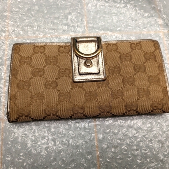 Authentic Gucci GG Beige Gold Metallic Abbey D wallet - Picture 1 of 16